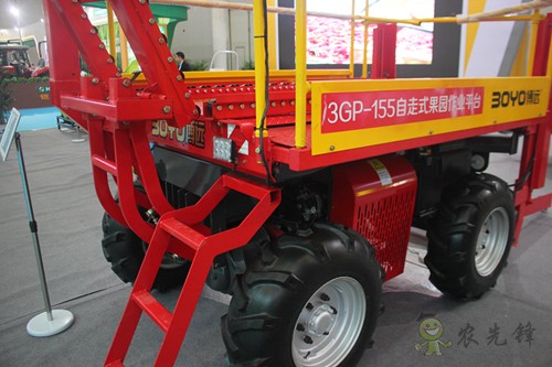 果園機械也過平安夜？