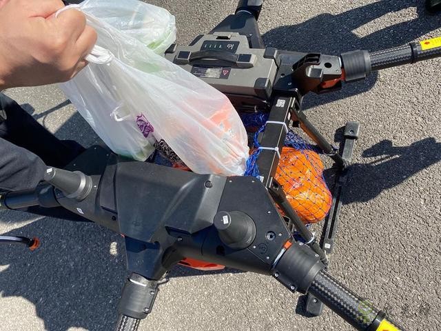 農業無人機變身&ldquo;運輸機&rdquo;，上海奉賢用無人機服務隔離人員